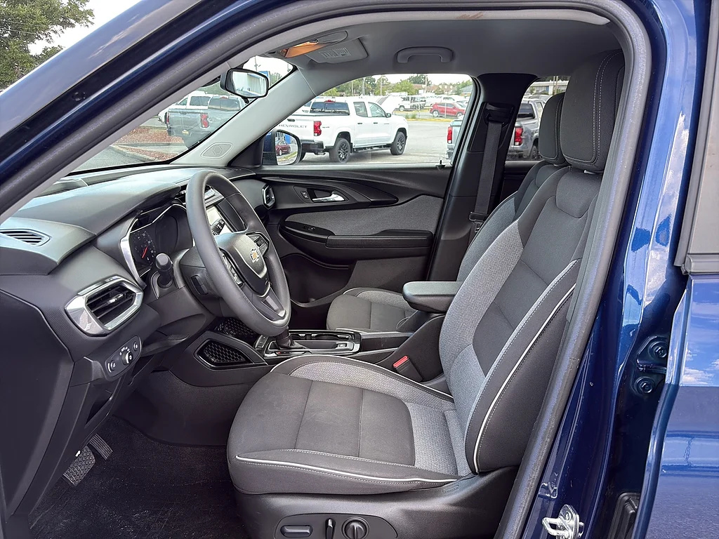 Used 2023 Blue Glow Metallic Chevrolet  image 15