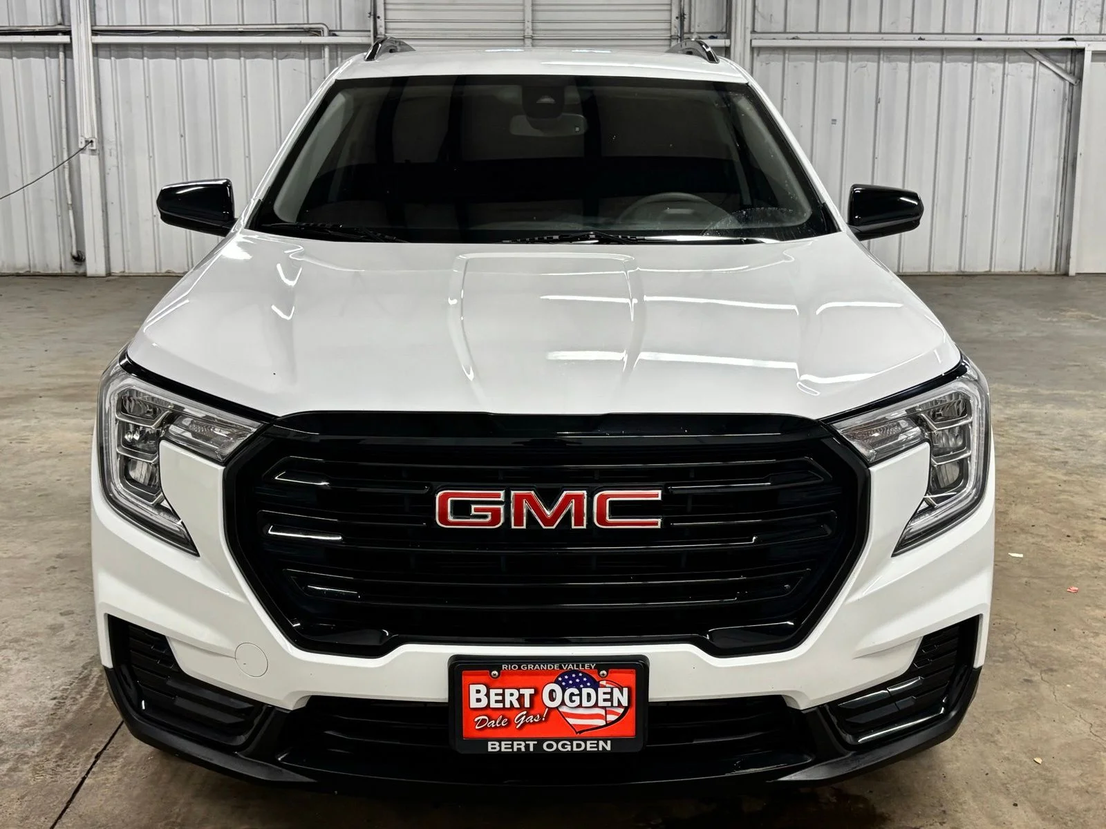 Used 2024 White GMC SLE image 2
