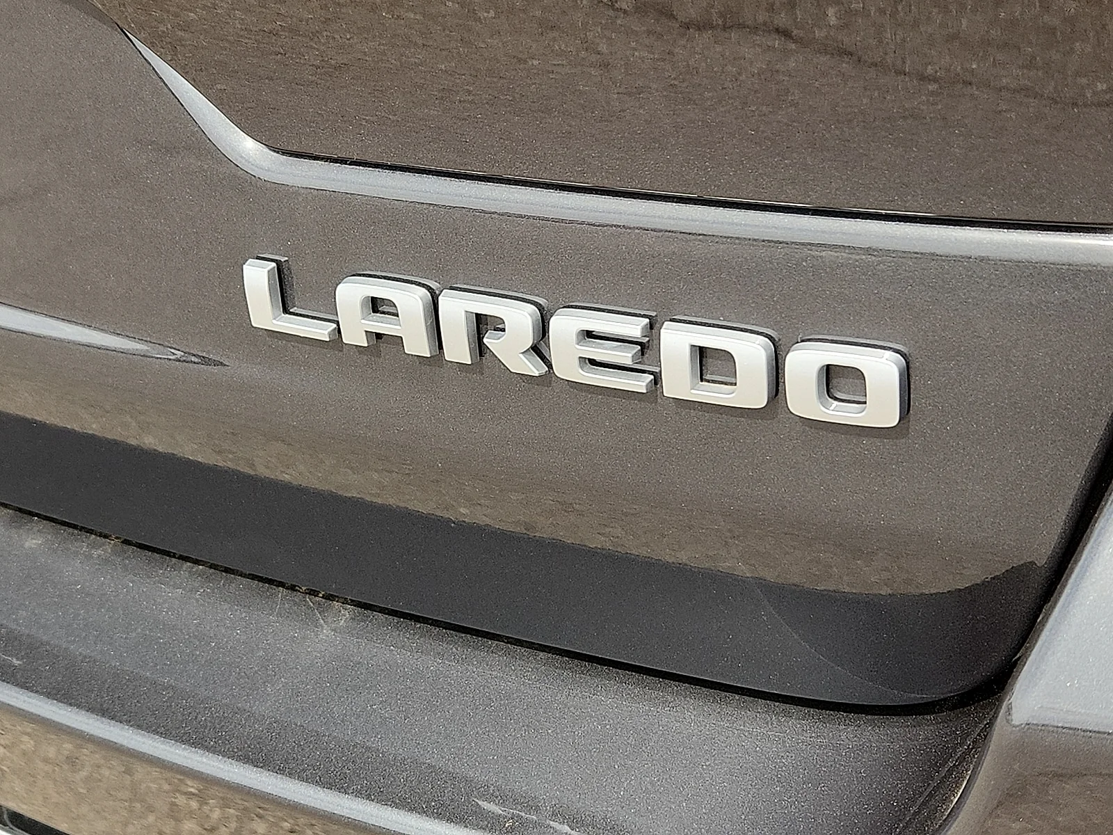 New 2026 Baltic Gray Metallic Clear-Coat  Paint Jeep LAREDO 4X4 image 9
