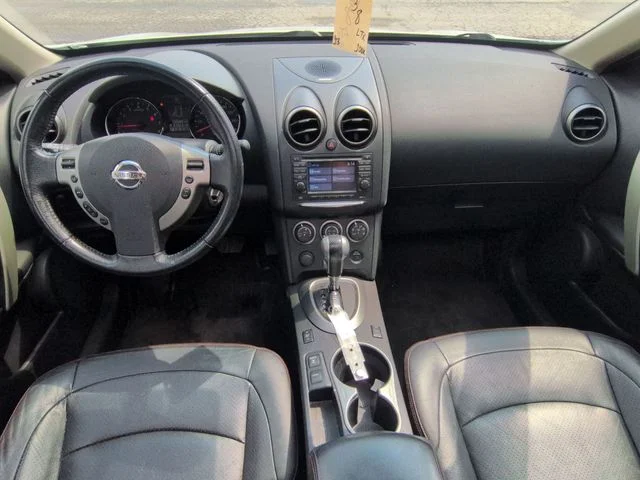 Used 2013 White Nissan SL image 28