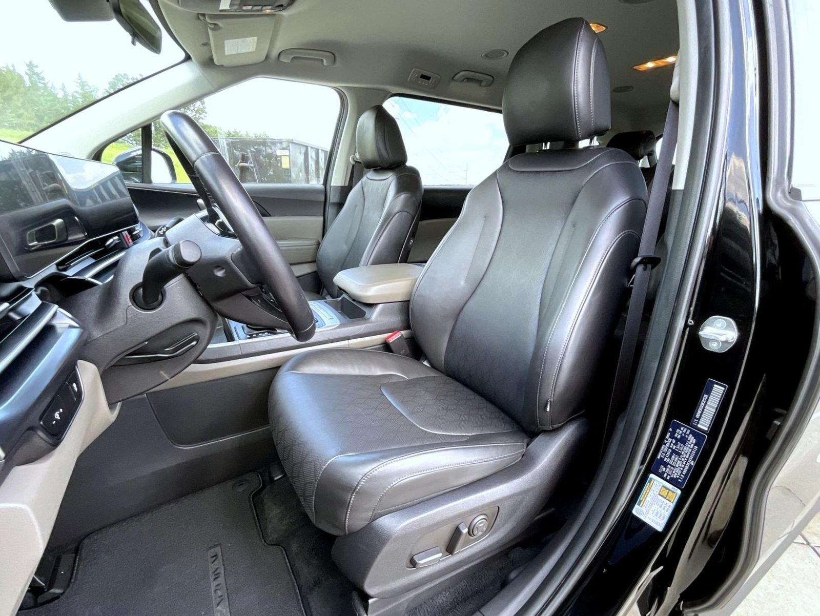 Used 2025 Black Kia LXS image 10