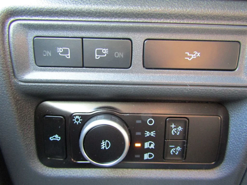 Used 2023 Agate Black Metallic Ford XLT image 20