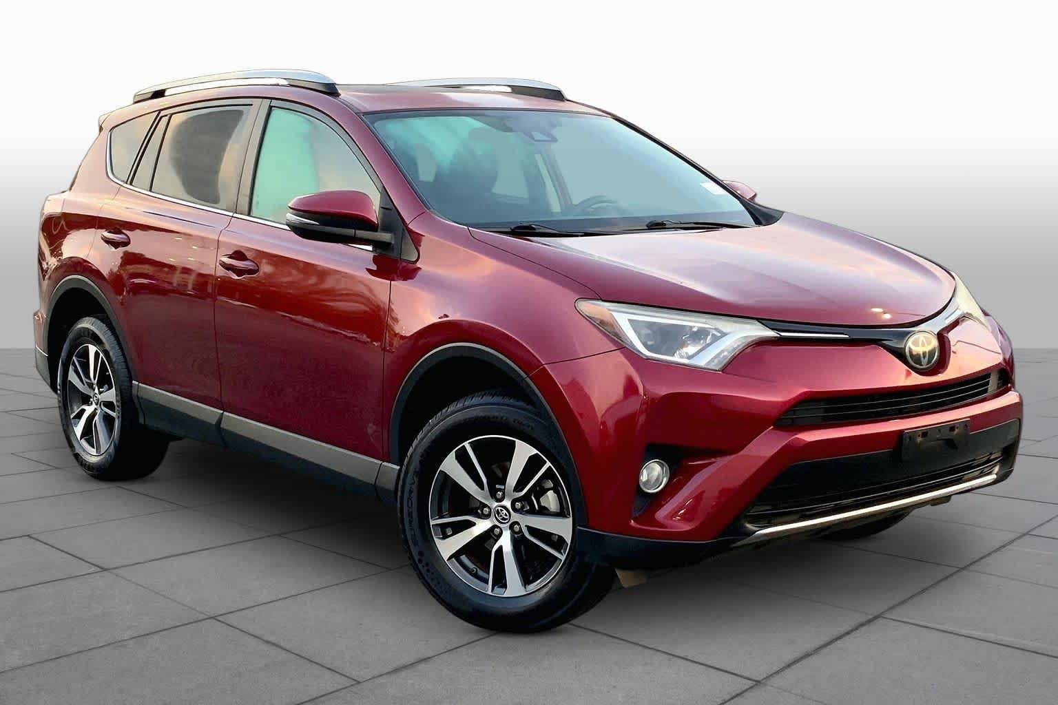 Used 2018 Ruby Flare Pearl Toyota XLE image 3
