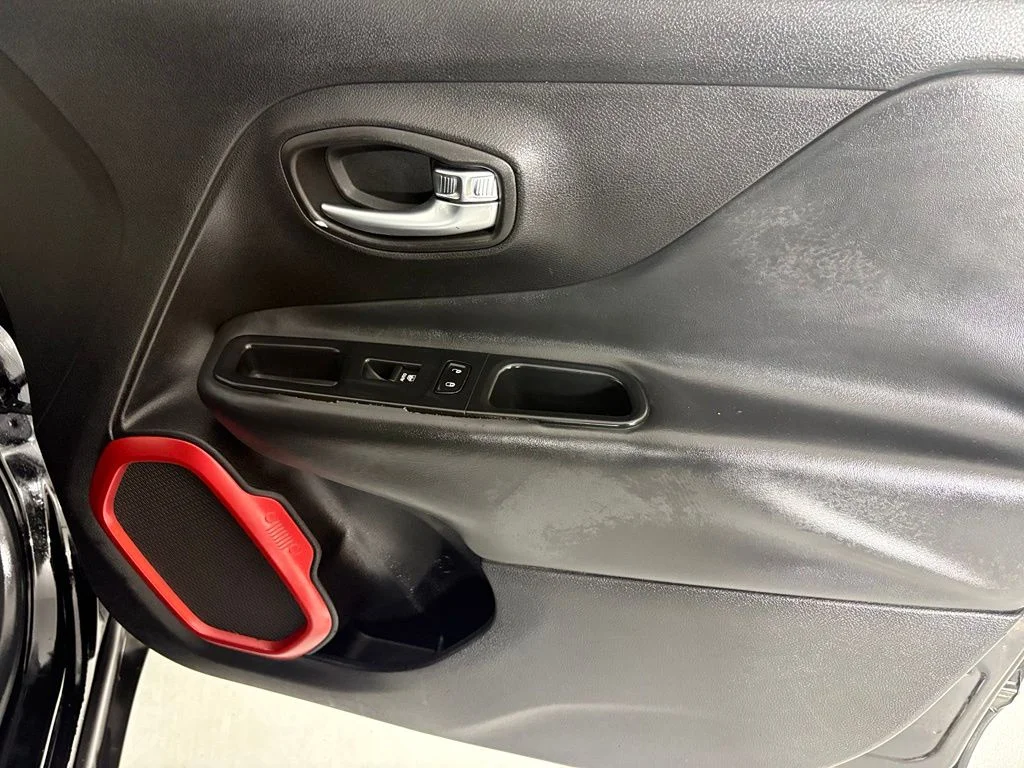 Used 2016 Black Jeep Trailhawk image 12