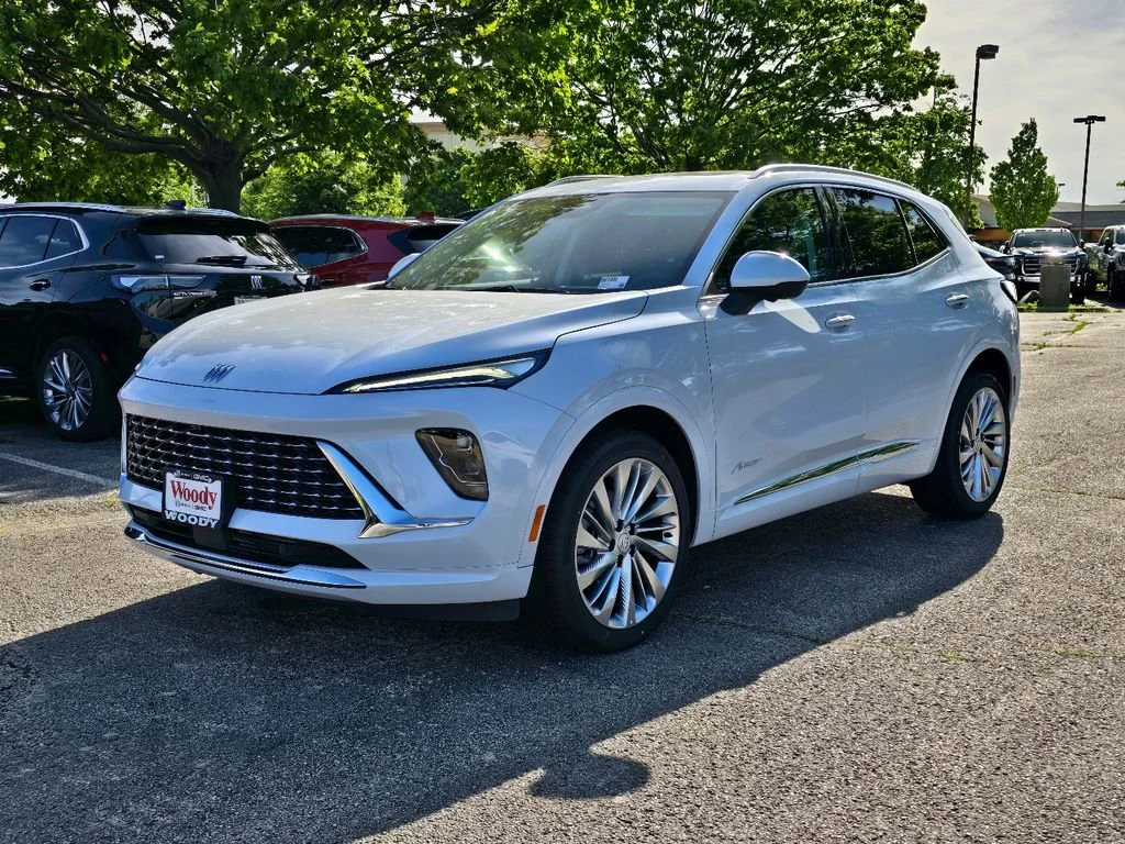 New 2026 Iridescent White Tricoat Buick Avenir image 5