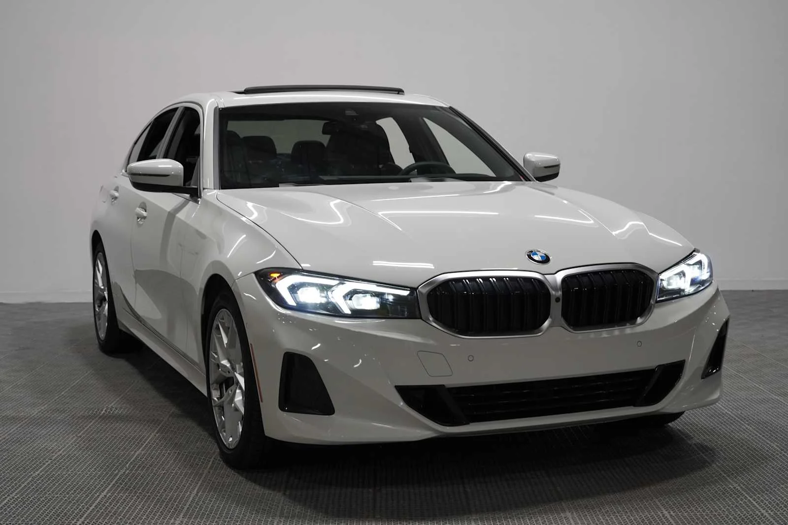 Used 2026 Alpine White BMW 330i NA image 3