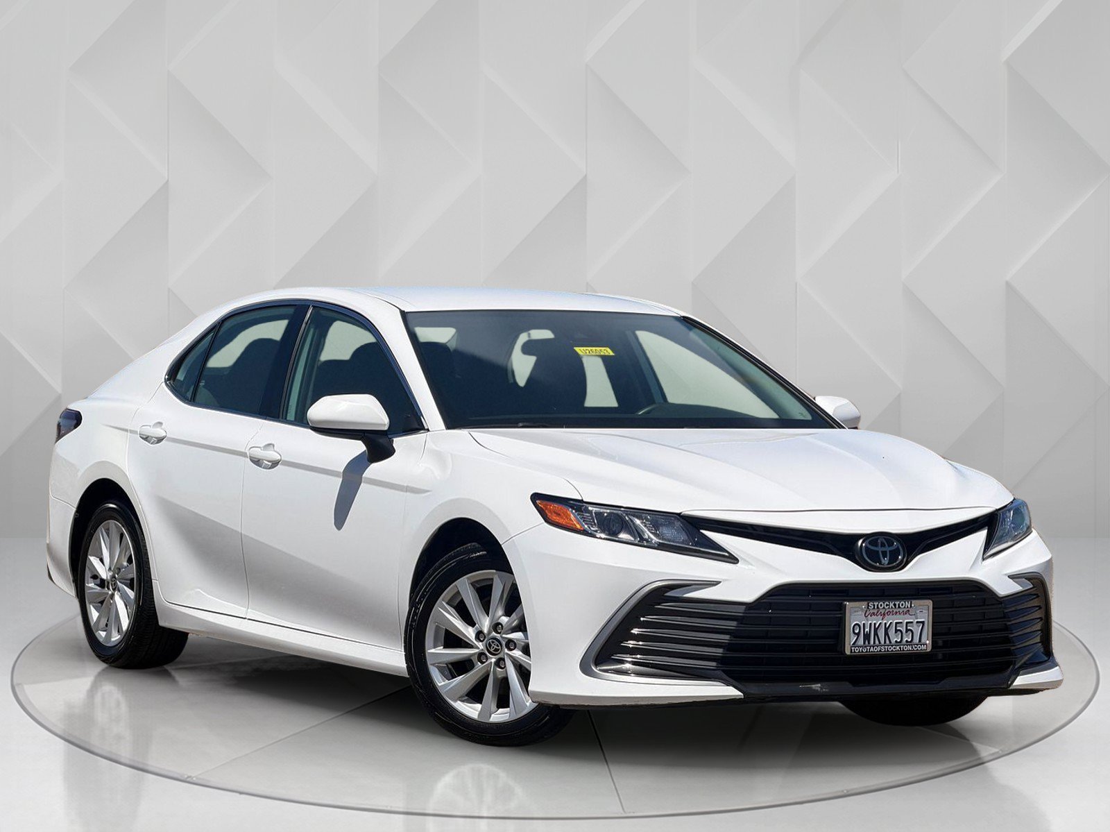 Used 2024 Ice Cap Toyota LE image 6