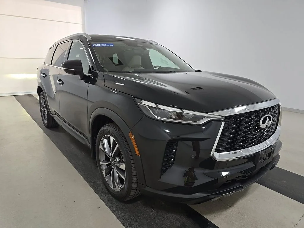 Used 2023 Black INFINITI LUXE image 3