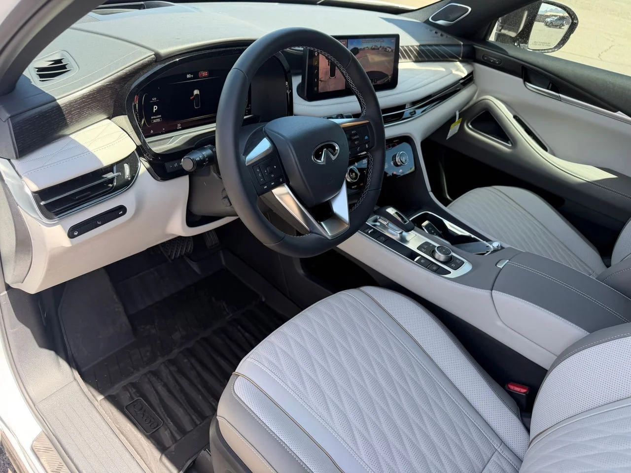 New 2027 2T RAD WHT INFINITI Autograph AWD image 13