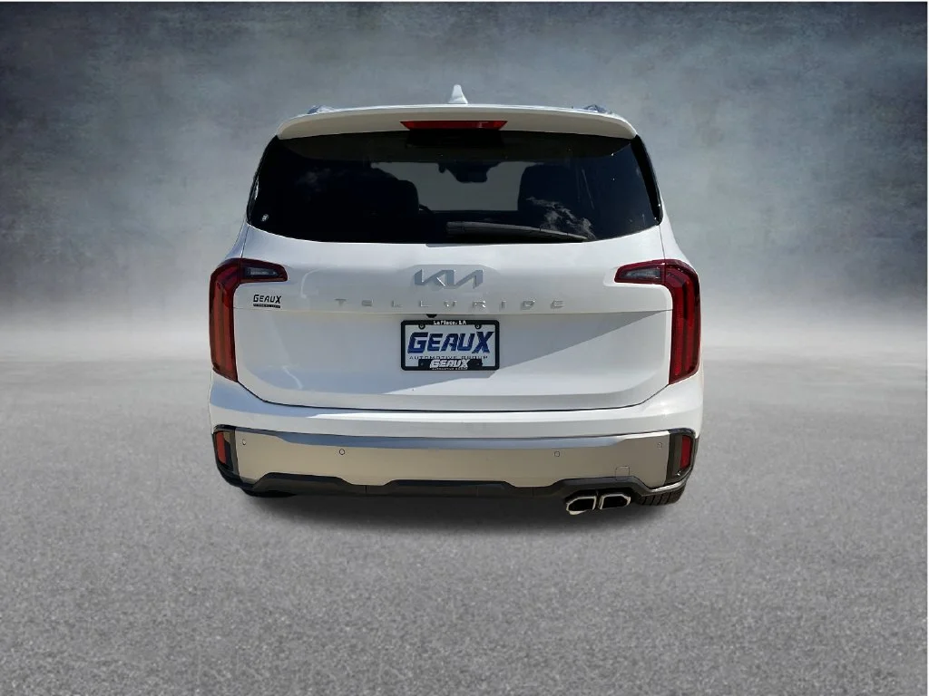 Used 2025 White Kia S image 6
