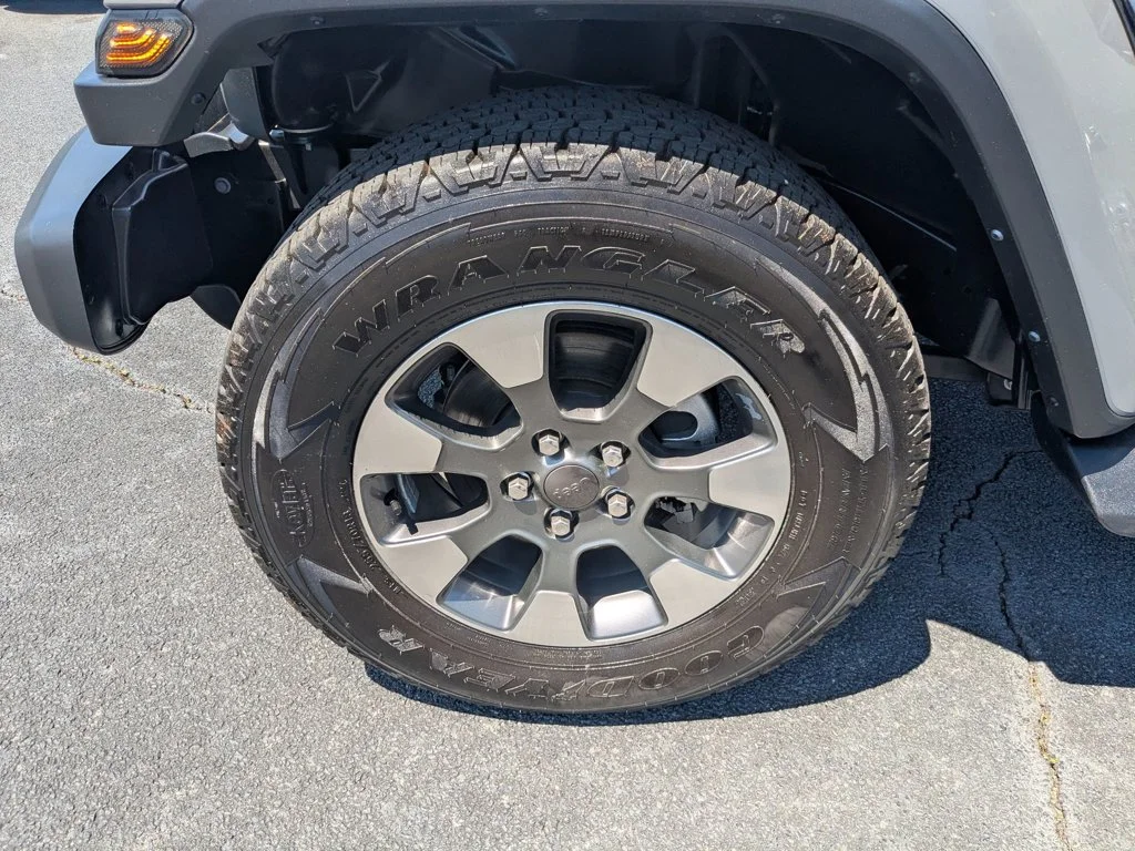 Used 2022 Sting-Gray Clearcoat Jeep Unlimited Sahara image 10