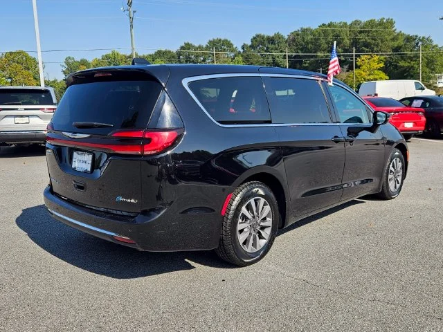 Used 2024 Black Chrysler Select image 4