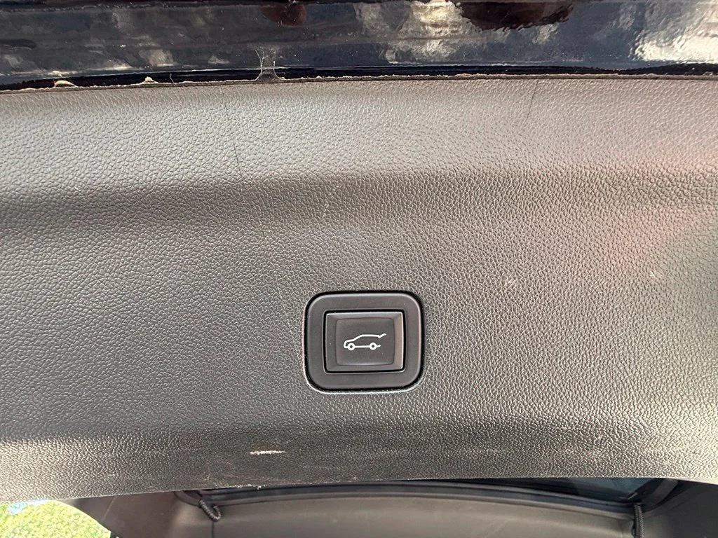 Used 2024 Onyx Black GMC Denali image 28