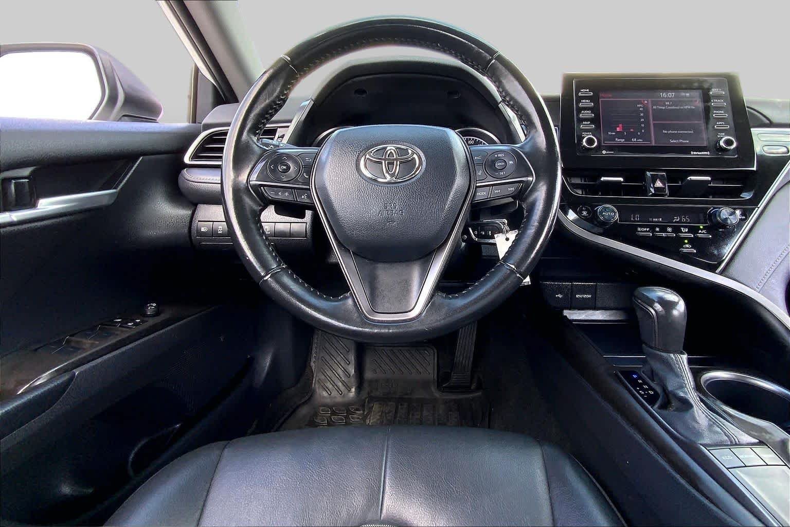 Used 2023 Ice Cap Toyota SE image 6