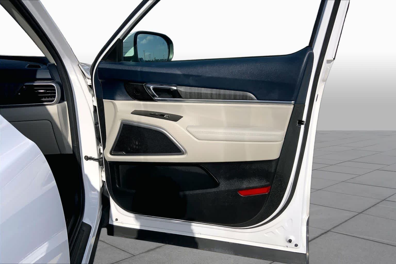Used 2024 Glacial White Pearl Kia EX image 22