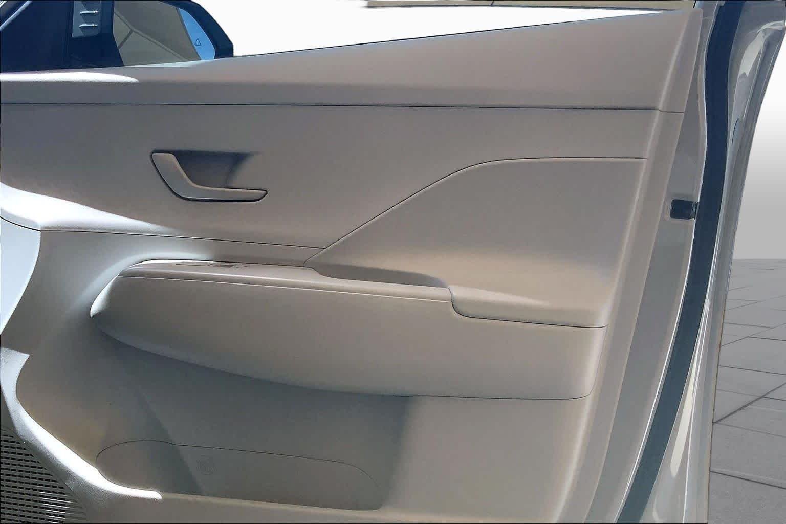 2025 Hyundai Kona SE - Photo 22
