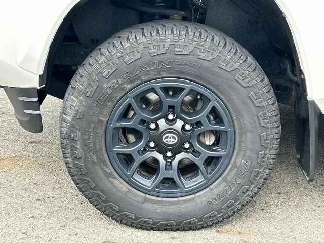 Used 2022 White Toyota SR5 image 12