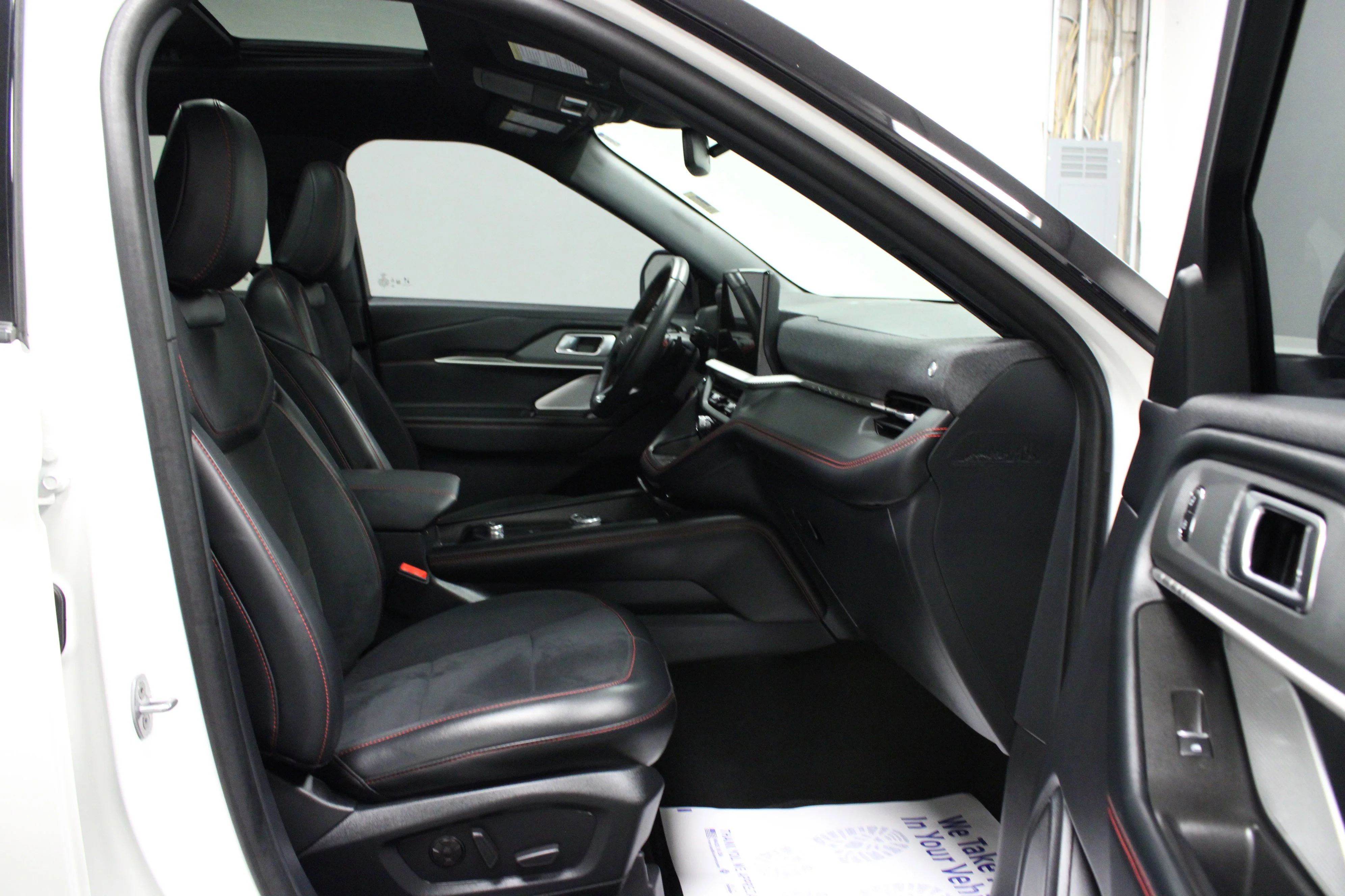 Used 2025 White Metallic Ford ST image 17