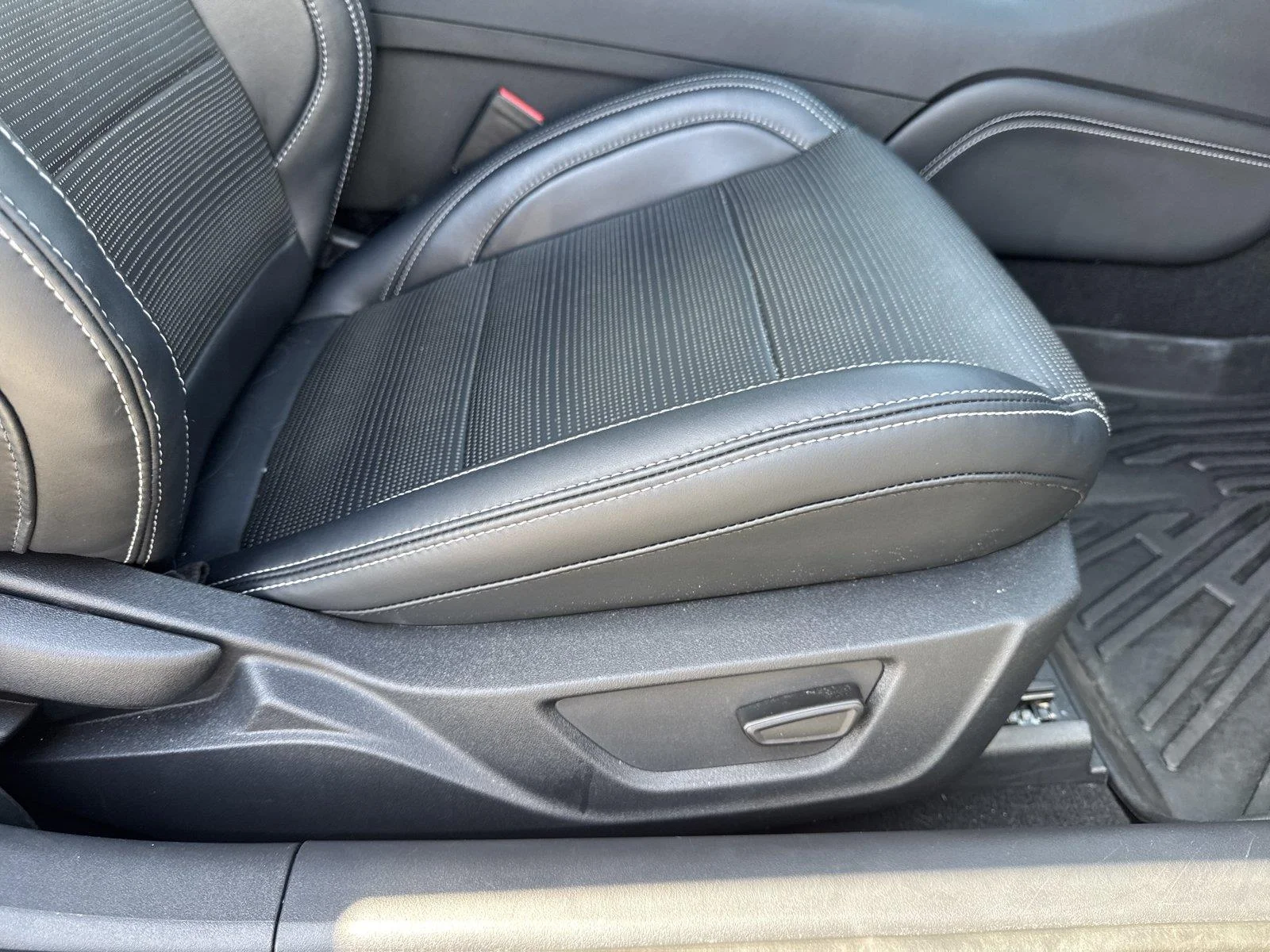 Used 2024 Shadow Black Ford GT Premium image 31