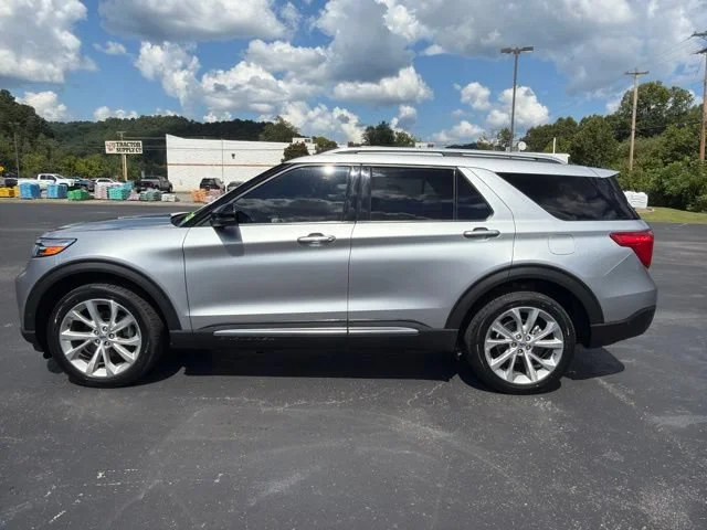 Used 2022 Silver Ford Platinum image 10