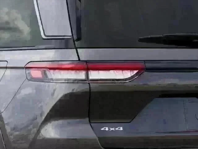 New 2026 Baltic Gray Metallic Clear-Coat Exterior Paint Jeep Limited image 5