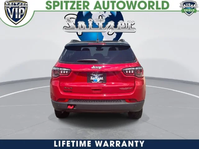 New 2026 Red Hot Pearl-Coat Exterior Paint Jeep Trailhawk image 9