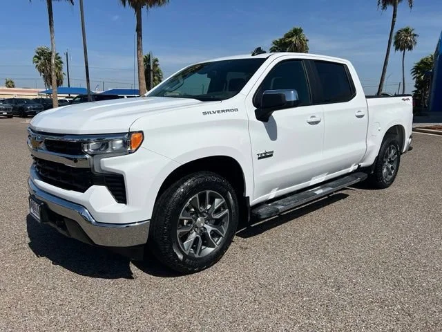 Used 2025 Summit White Chevrolet LT image 3