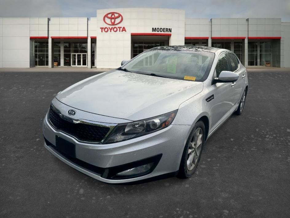 Used 2011 Bright Silver Kia EX image 3