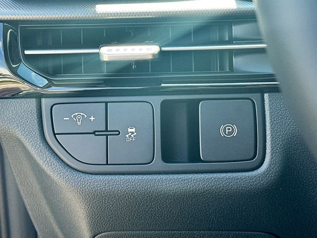 Used 2026 Snow White Pearl Kia LX image 10