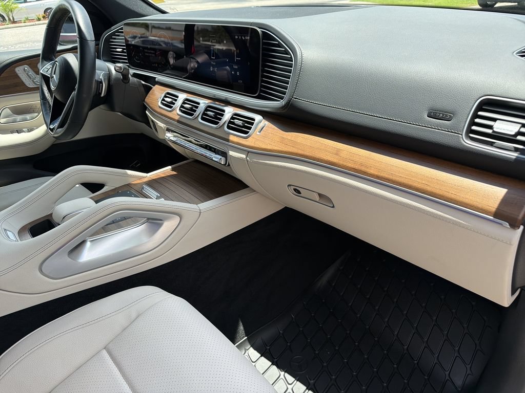 Used 2026 White Mercedes-Benz 4MATIC® image 13