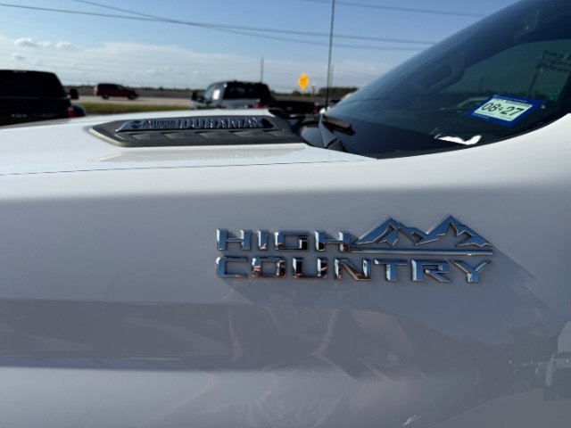 Used 2022 Summit White Chevrolet High Country image 11