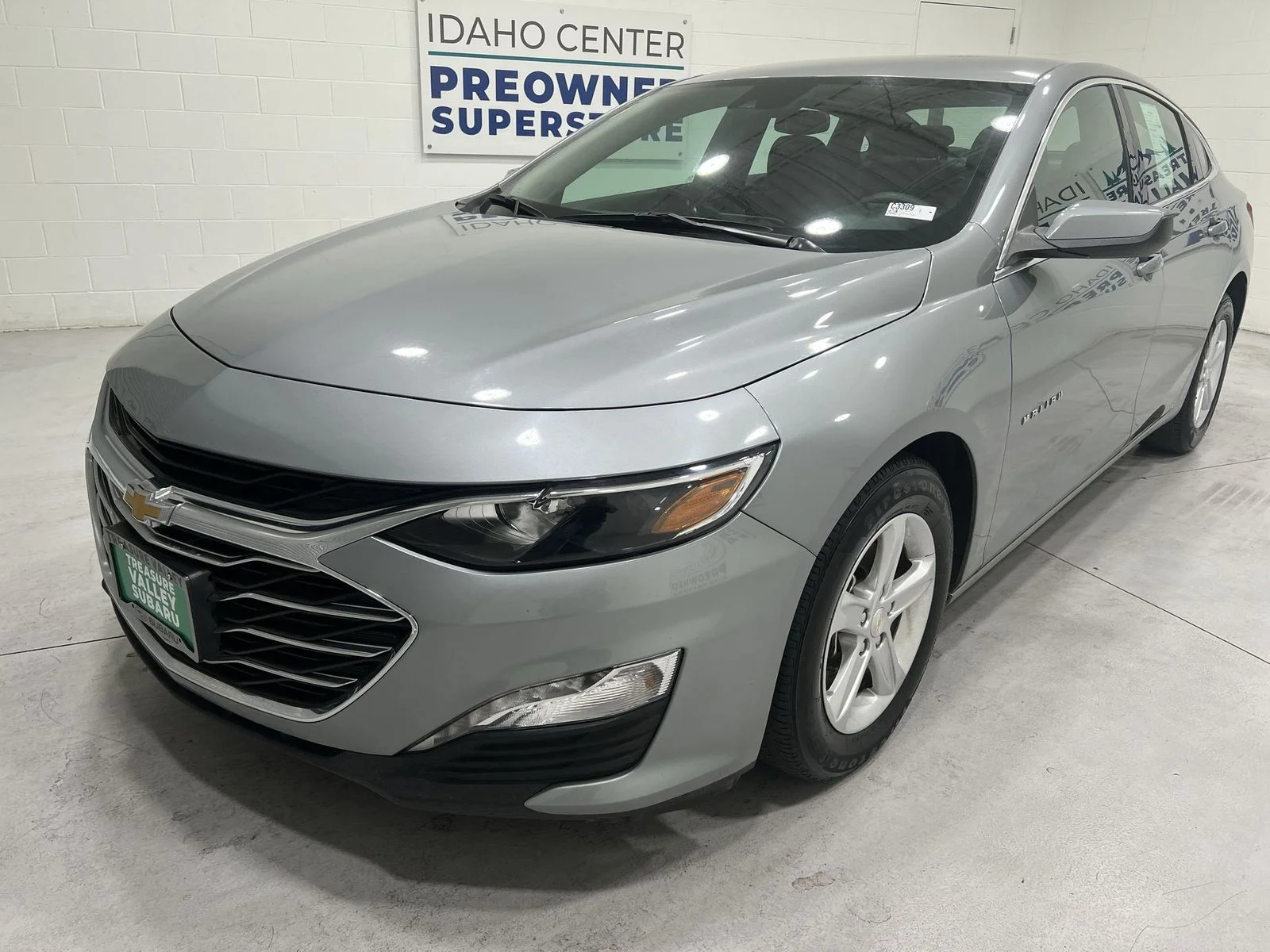Used 2024 Gray Chevrolet LT image 4