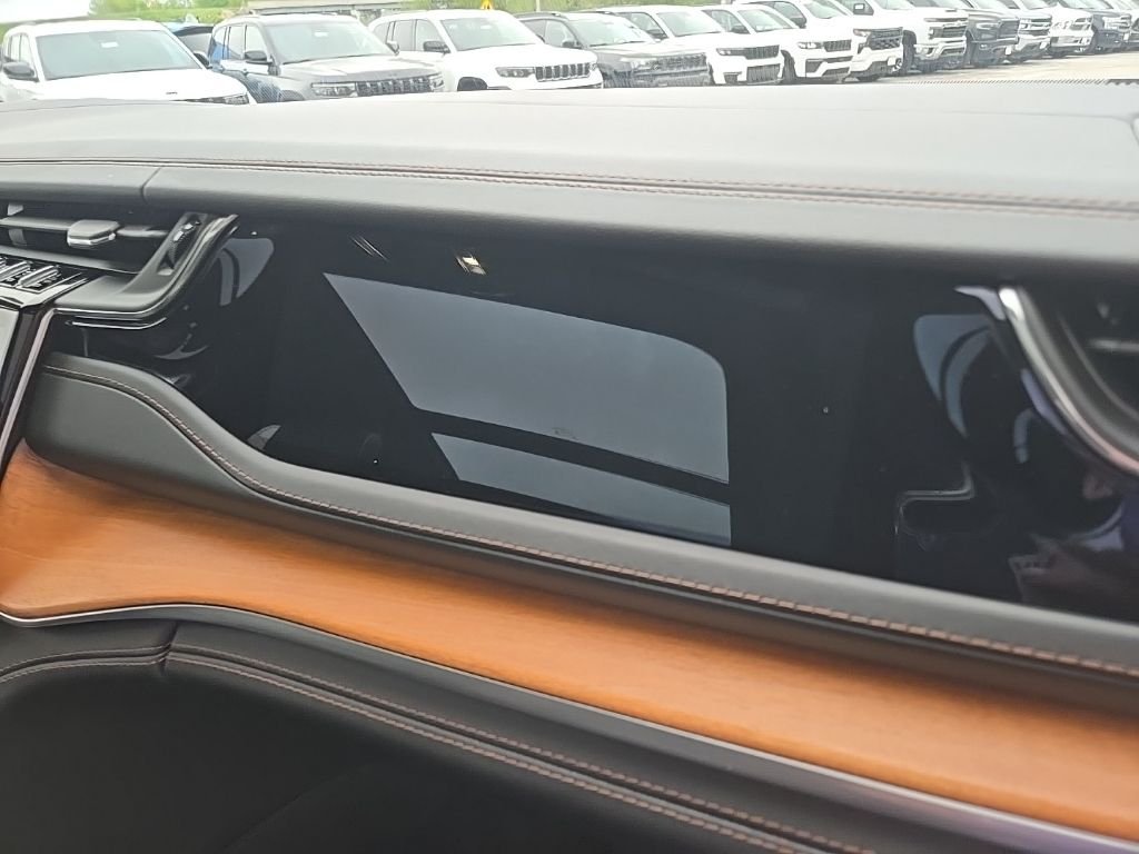 Used 2022 White Jeep Summit Reserve image 92