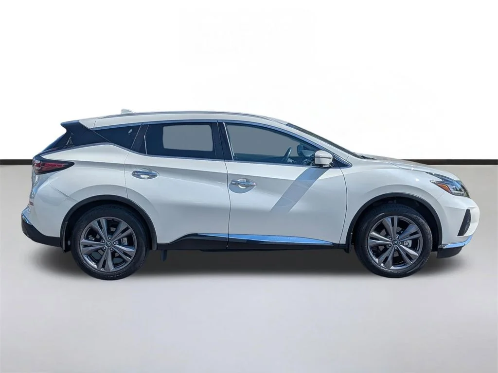 Used 2023 White Nissan Platinum image 5
