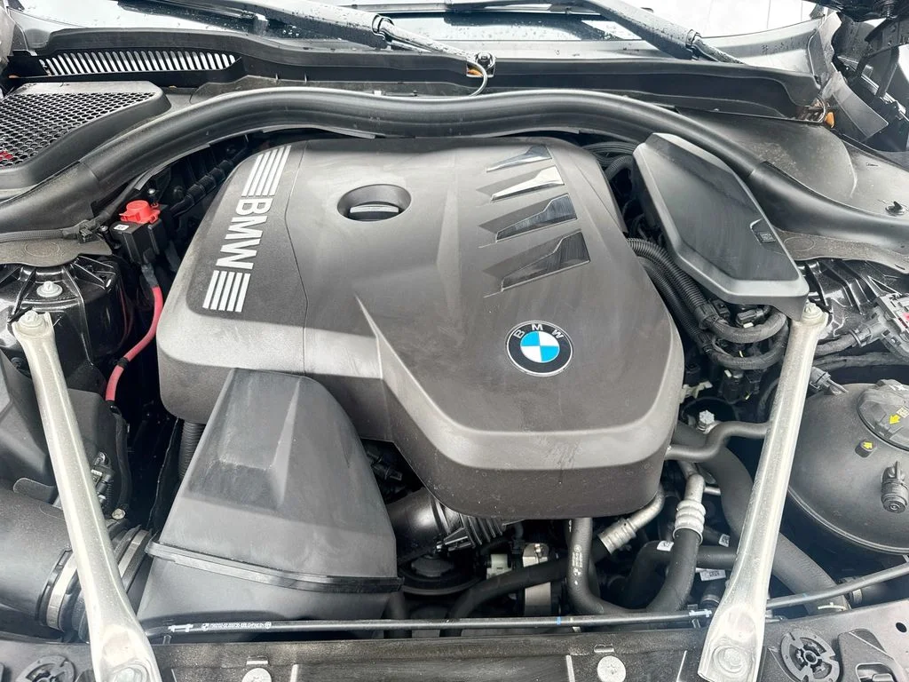 Used 2025 Gray BMW 530i xDrive image 33