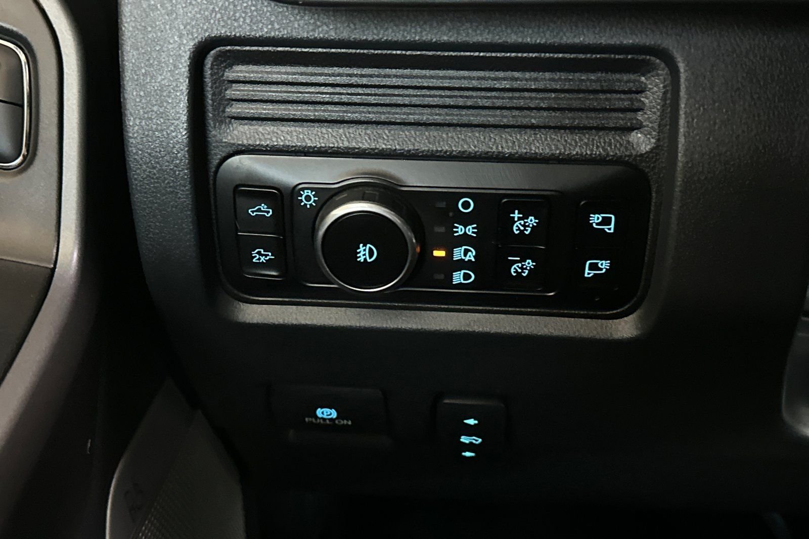 Used 2025 White Ford Lariat image 29