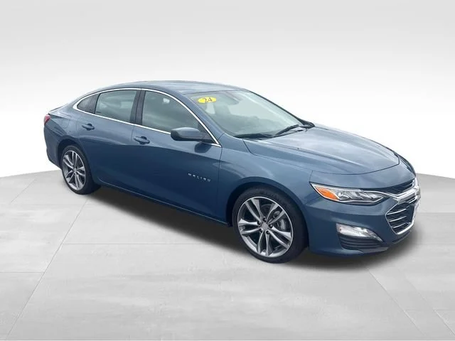 Used 2024 Lakeshore Blue Metallic Chevrolet 2LT image 9