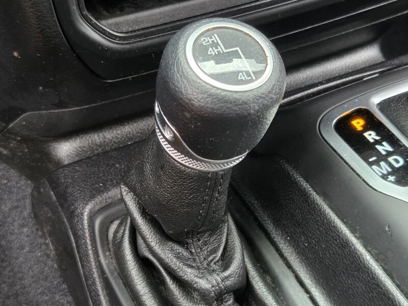 Used 2018 Billet Silver Metallic Clearco JEEP UNLIMITED SPORT S image 28