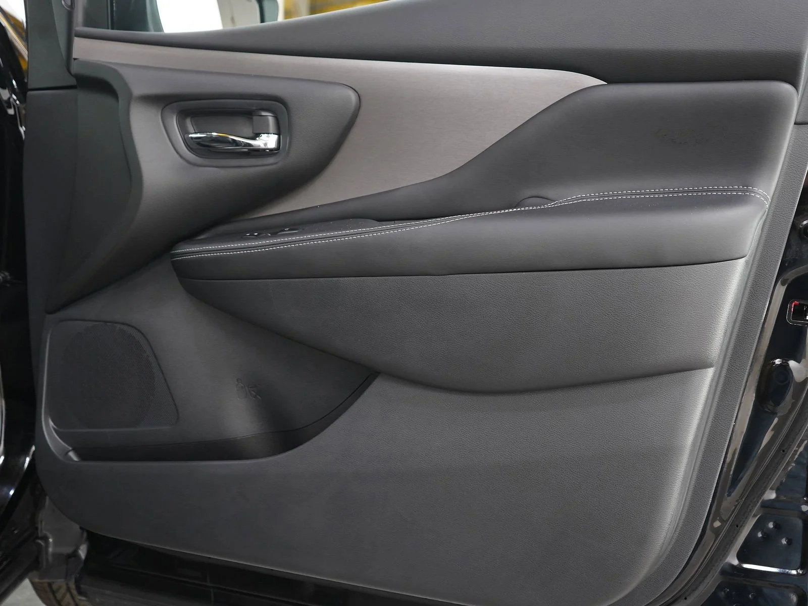 Used 2024 Super Black Nissan SV image 9