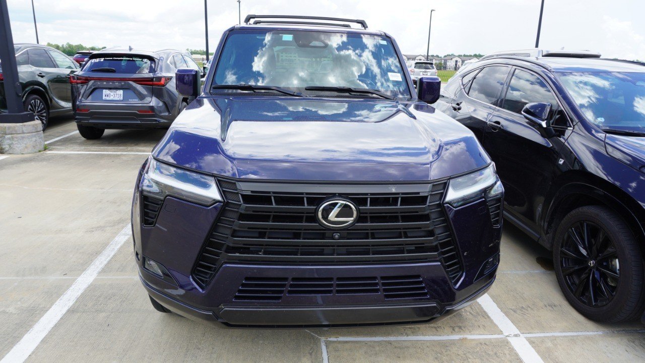 Used 2024 Blue Lexus GX 550 Luxury+ image 2