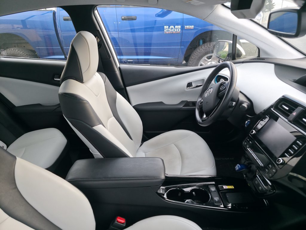 Used 2020 Blizzard Pearl Toyota XLE image 5