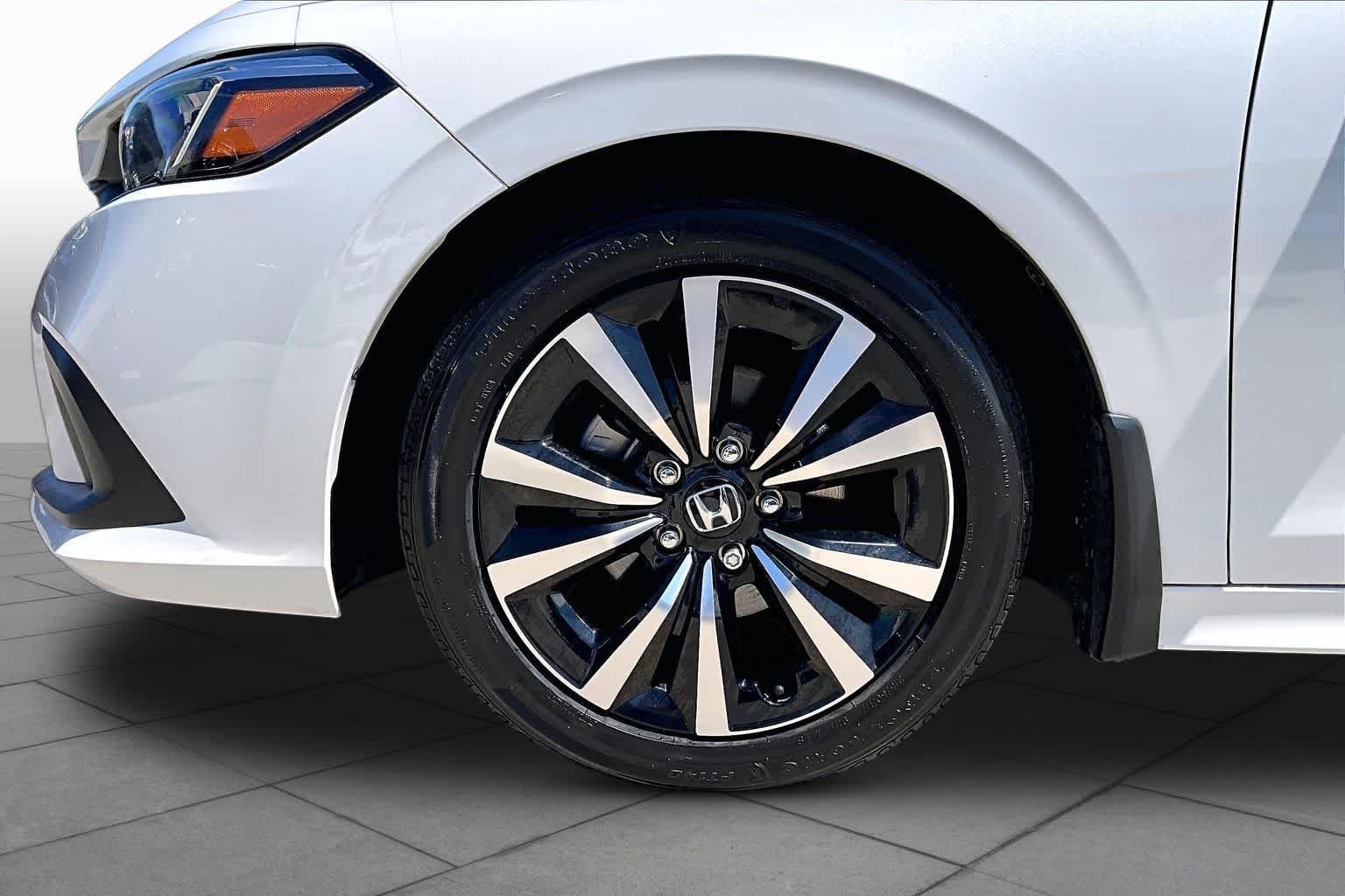 Used 2022 Platinum White Pearl Honda EX image 10