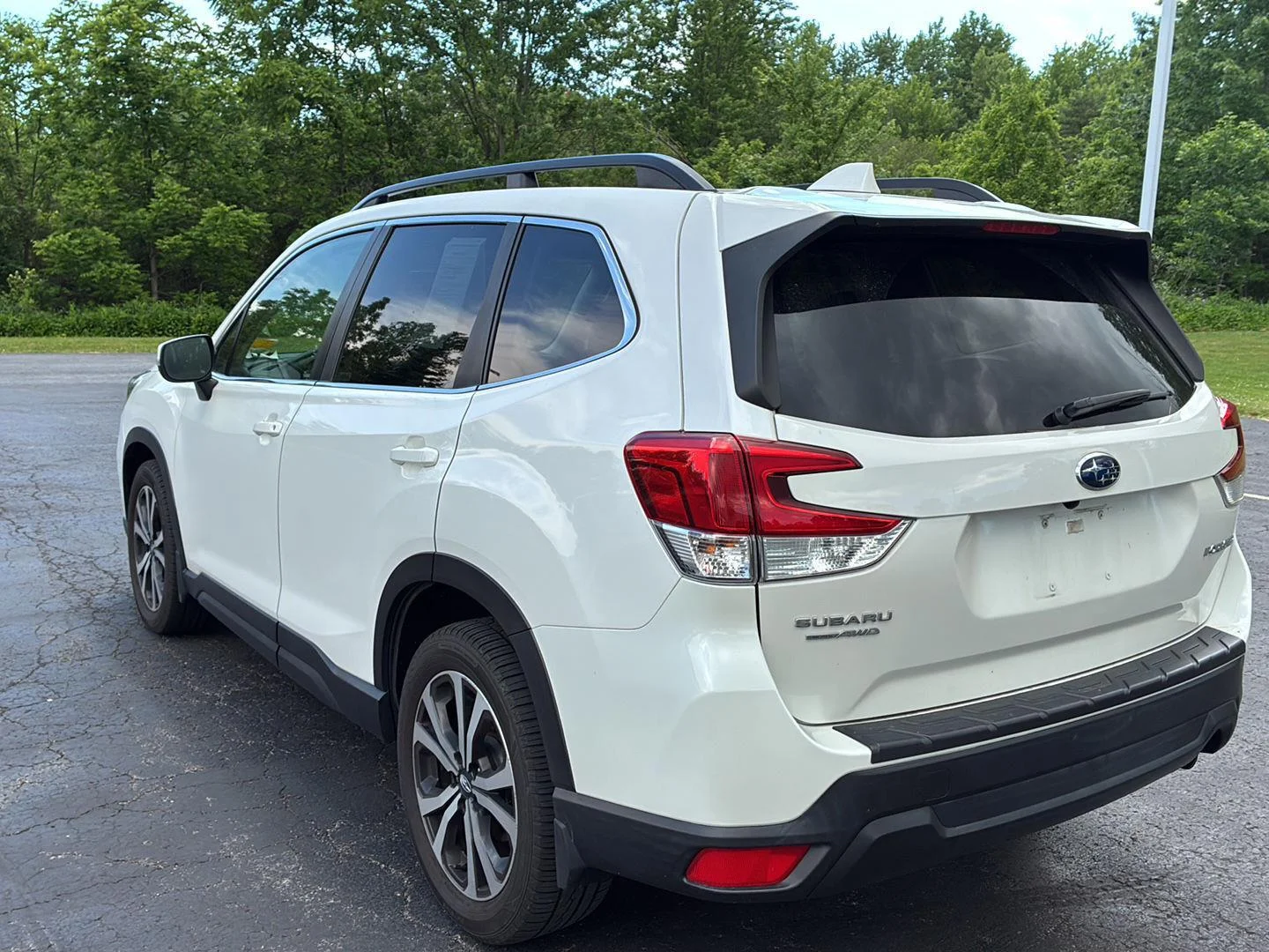 Used 2019 Crystal White Pearl Subaru Limited image 18