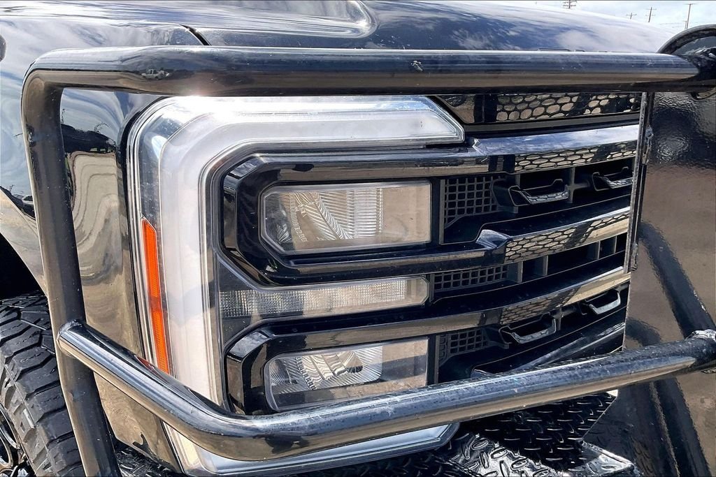Used 2023 Agate Black Metallic Ford Lariat image 32