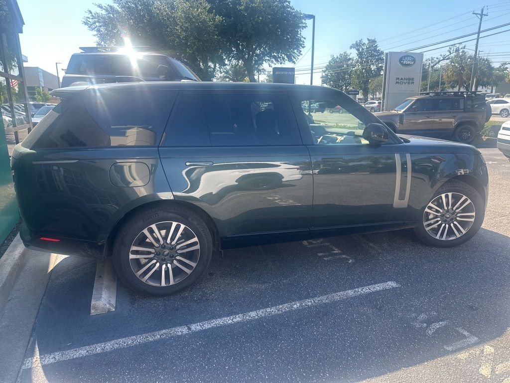 Used 2025 Green Land Rover SE image 3