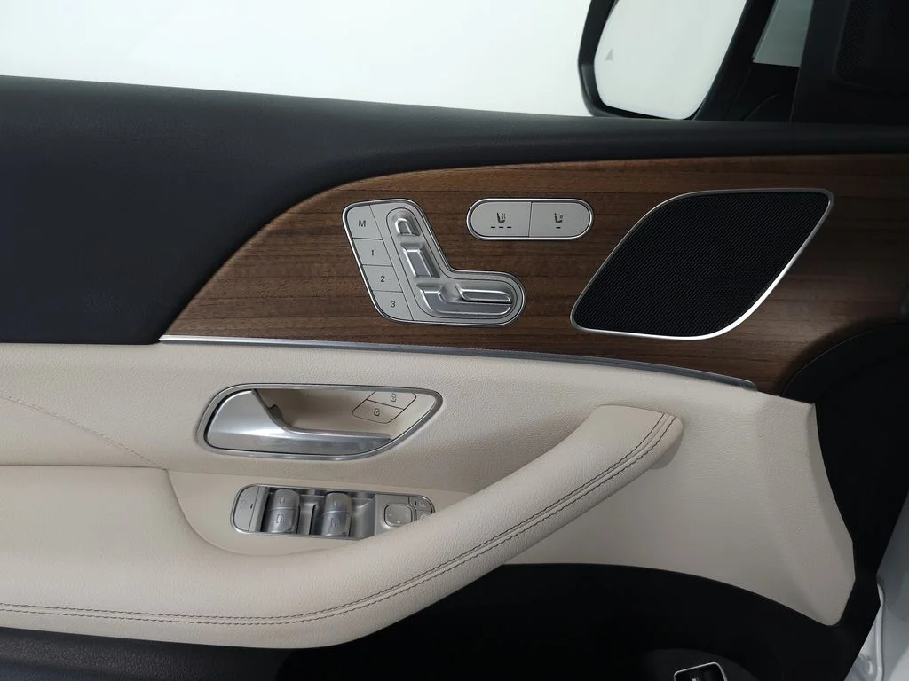 Used 2025 Polar White Mercedes-Benz GLE 450e image 6
