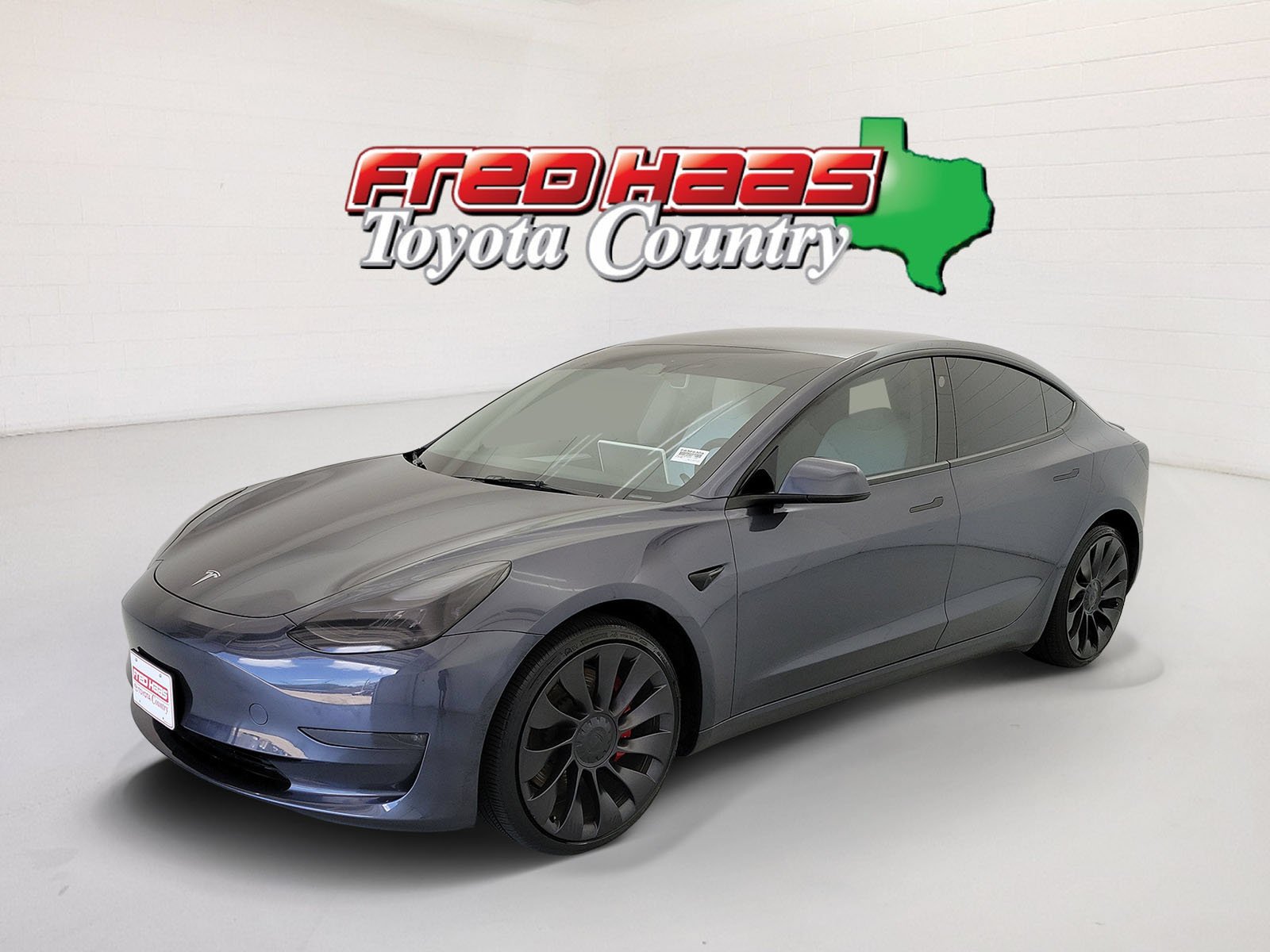 Used 2023  Tesla Performance image 1