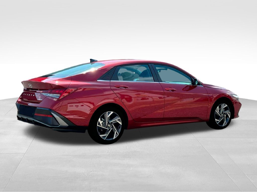2025 Hyundai Elantra Limited - Photo 10
