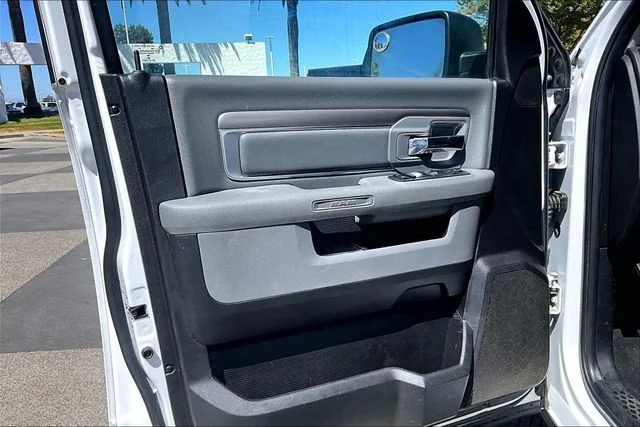 Used 2019 Bright White Clearcoat Ram SLT image 18