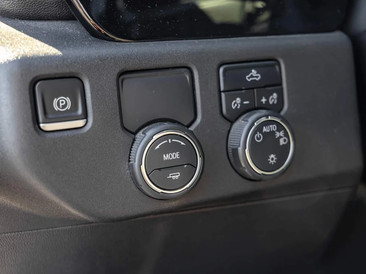 Used 2022 DARK ASH METALLIC Chevrolet LT image 18